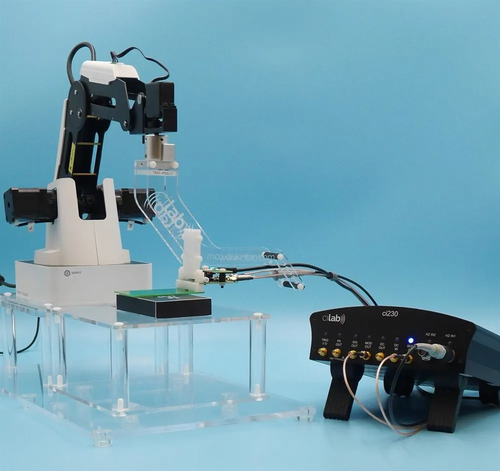 Robot arm placing the EMV® TEST-PICC at a defined position of the operating volume above a terminal