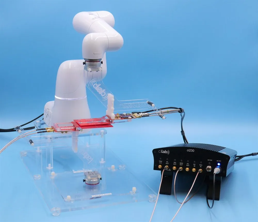 NFC Forum analog bench: robot carrying the red reference antenna, connected to the ci230